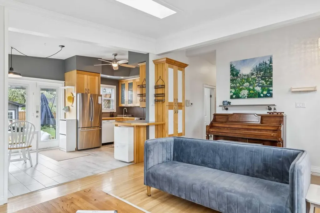 10651 Shillington Crescent SW Calgary AB T2W 0N8