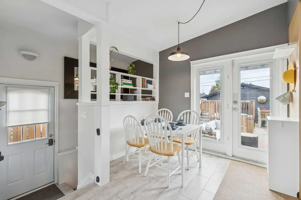 10651 Shillington Crescent SW Calgary AB T2W 0N8