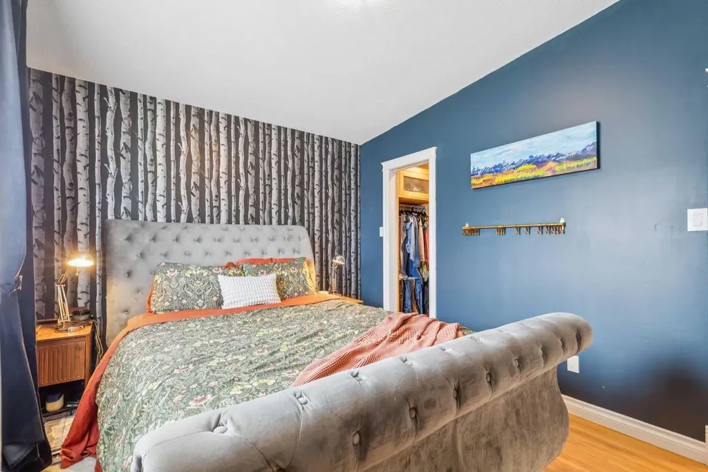 10651 Shillington Crescent SW Calgary AB T2W 0N8