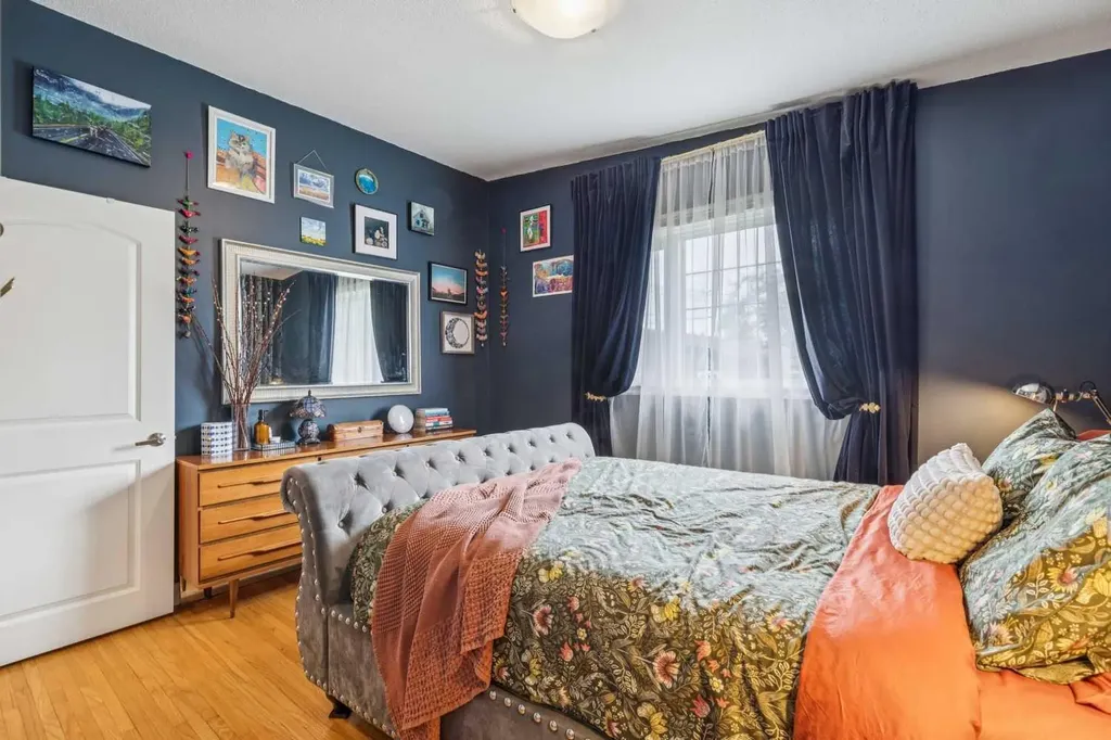 10651 Shillington Crescent SW Calgary AB T2W 0N8