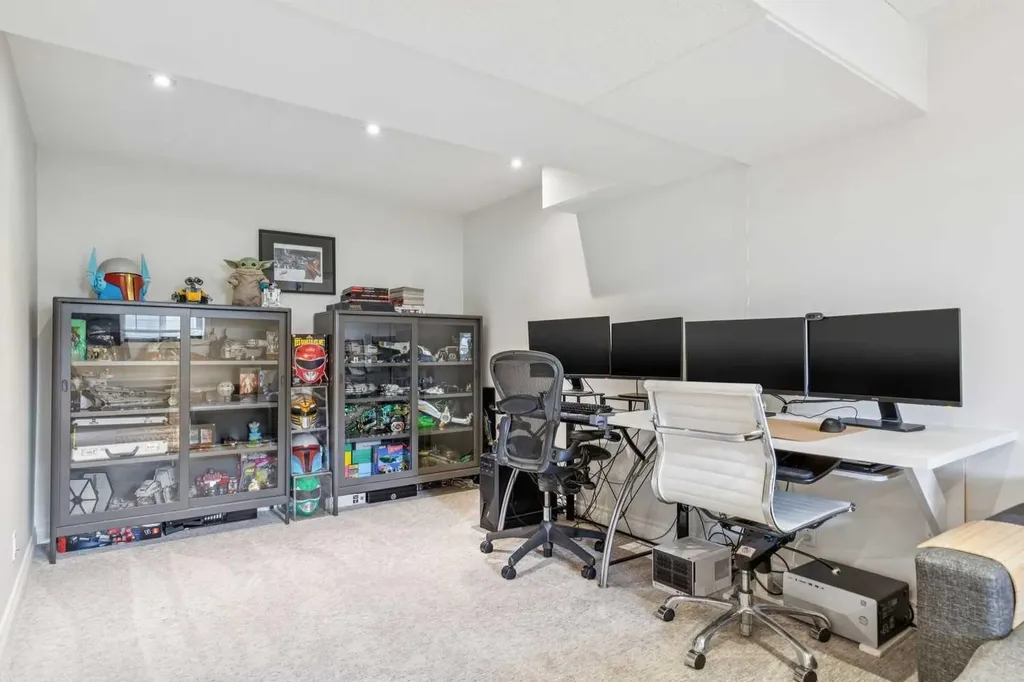 10651 Shillington Crescent SW Calgary AB T2W 0N8