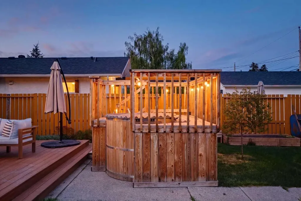 10651 Shillington Crescent SW Calgary AB T2W 0N8
