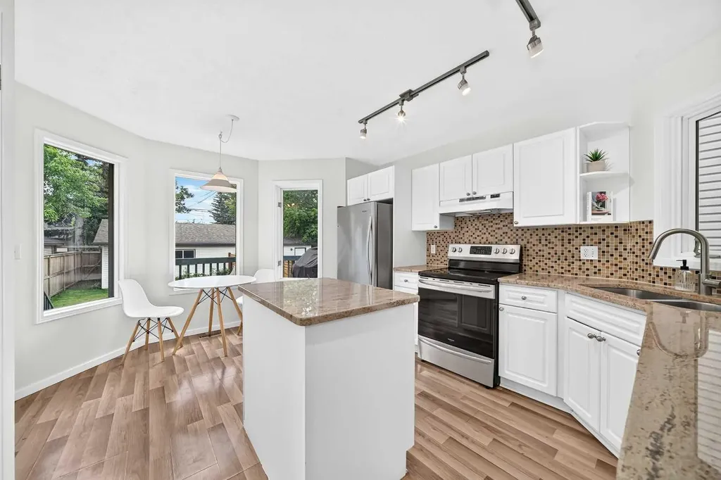 1811 24 Avenue NW Calgary AB T2M 1Z3