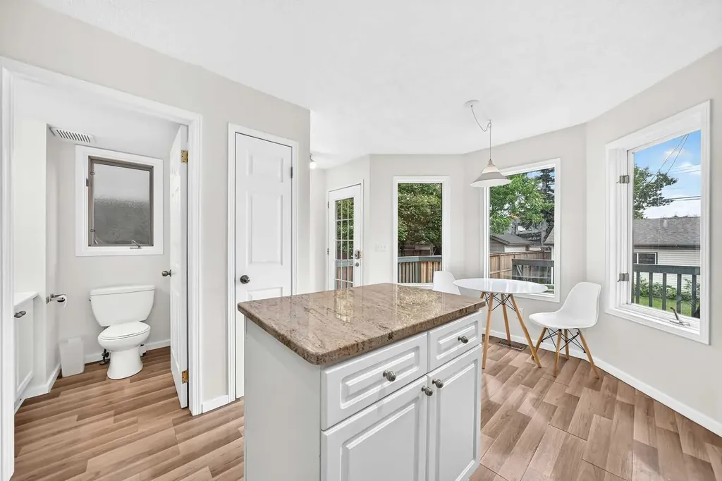 1811 24 Avenue NW Calgary AB T2M 1Z3