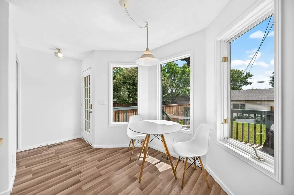 1811 24 Avenue NW Calgary AB T2M 1Z3
