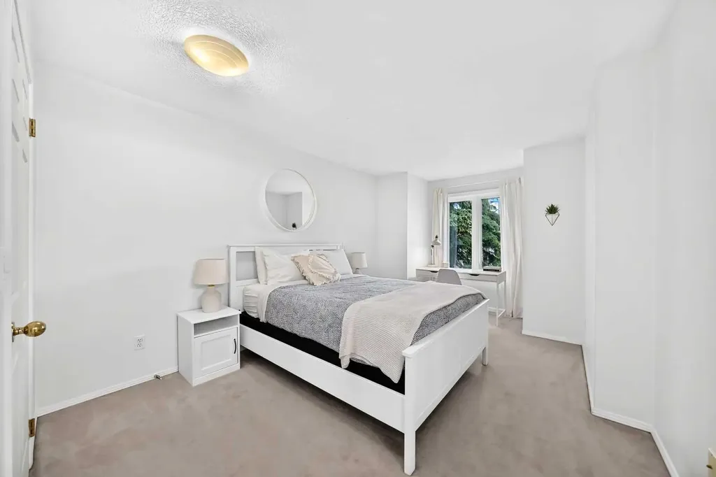 1811 24 Avenue NW Calgary AB T2M 1Z3