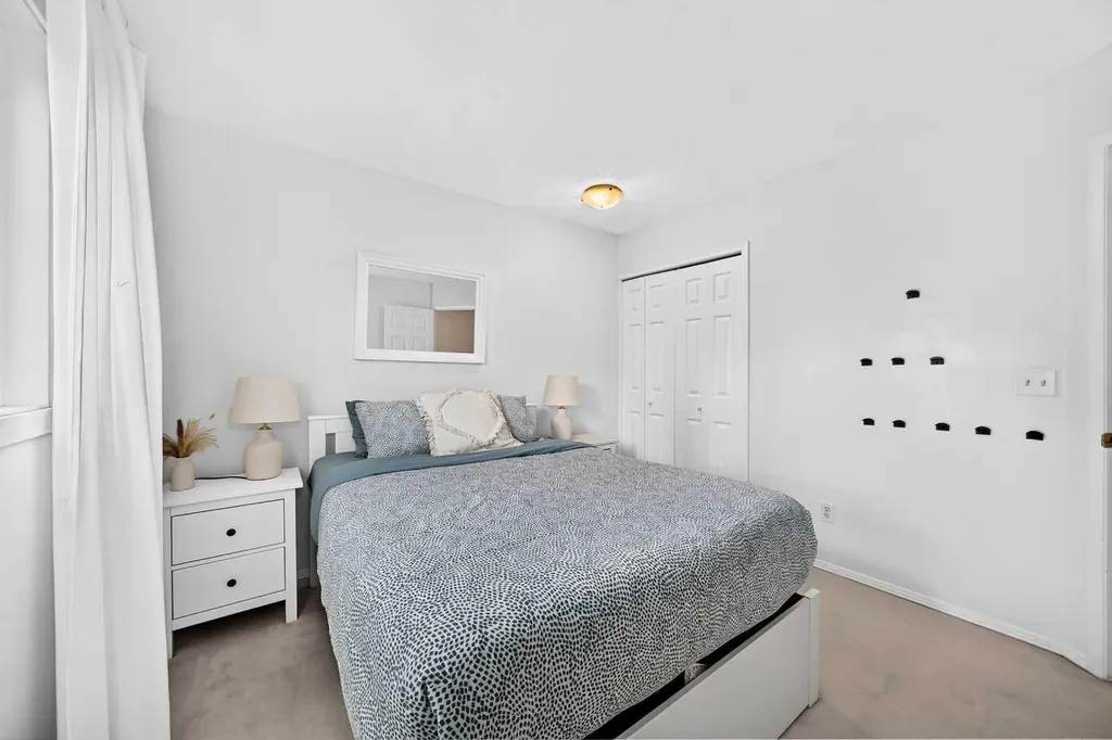 1811 24 Avenue NW Calgary AB T2M 1Z3
