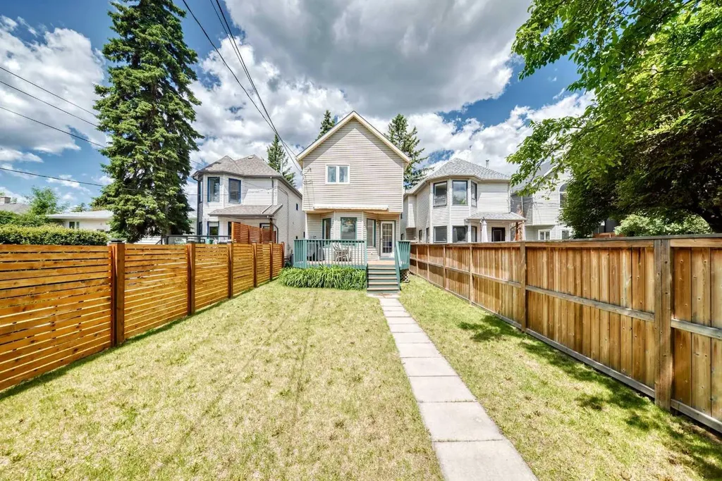 1811 24 Avenue NW Calgary AB T2M 1Z3