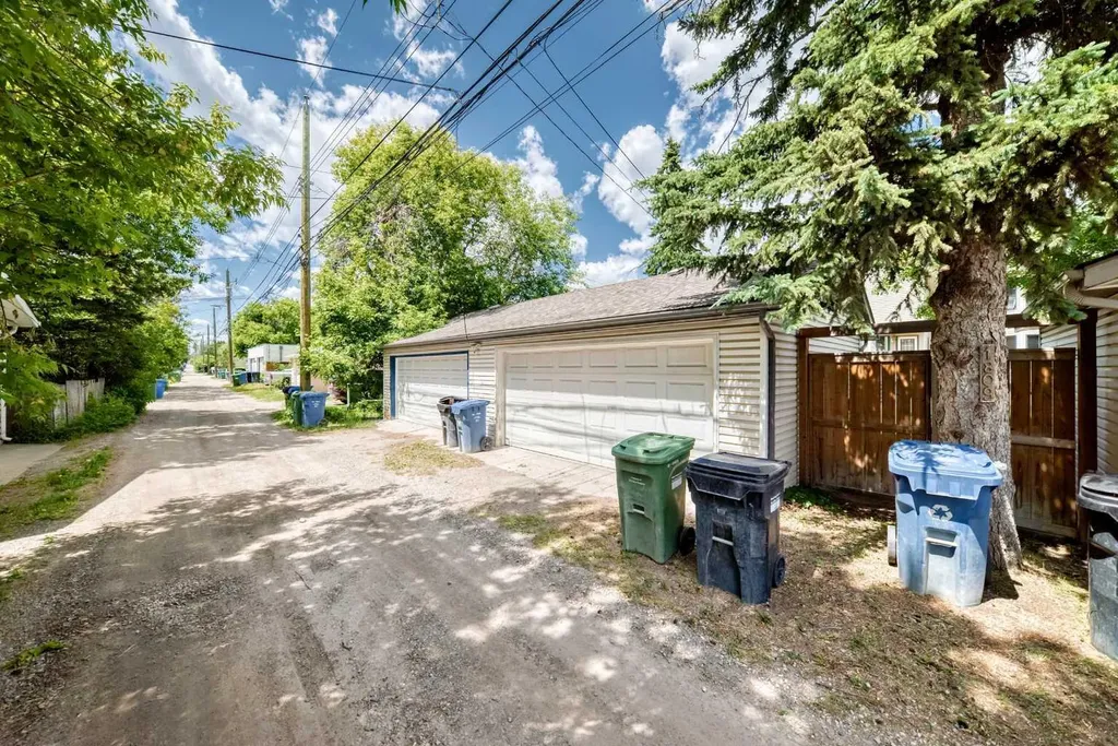 1811 24 Avenue NW Calgary AB T2M 1Z3