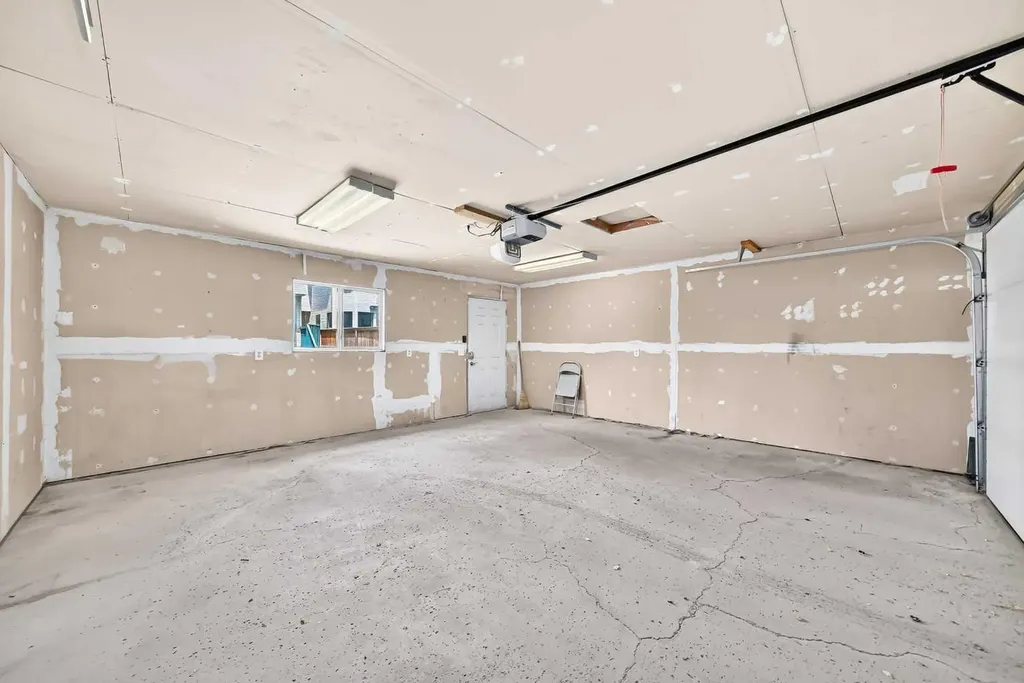 1811 24 Avenue NW Calgary AB T2M 1Z3