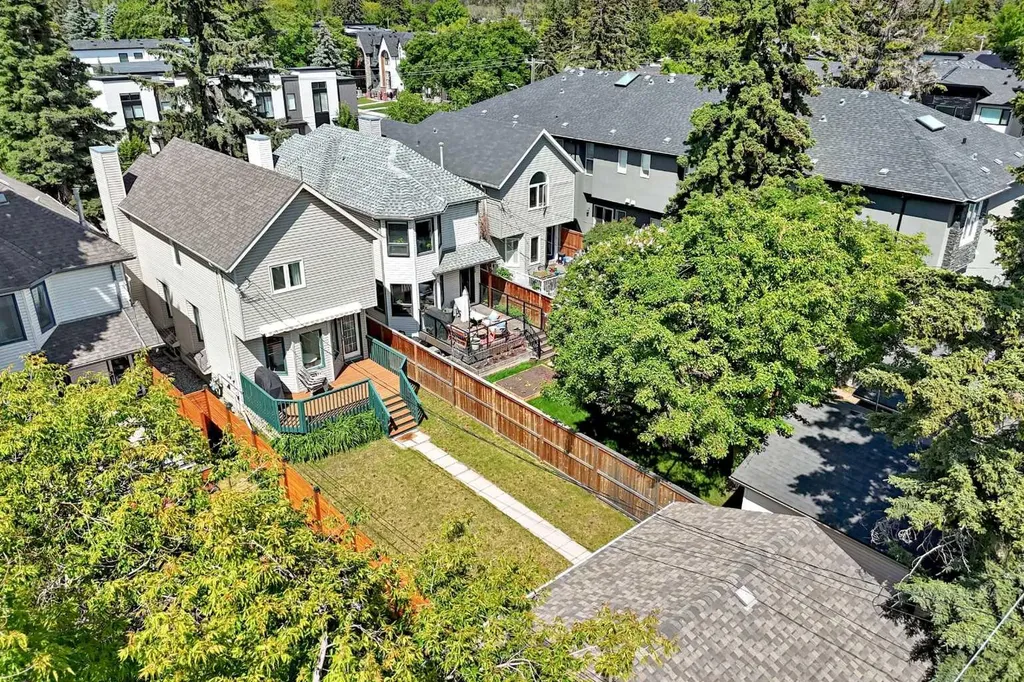 1811 24 Avenue NW Calgary AB T2M 1Z3