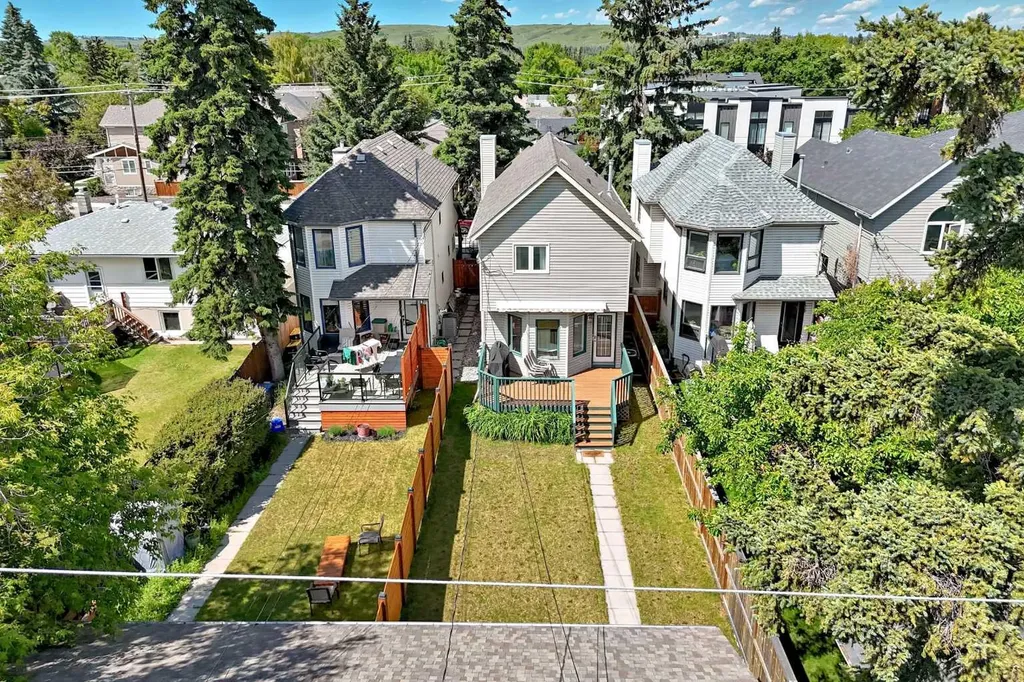 1811 24 Avenue NW Calgary AB T2M 1Z3