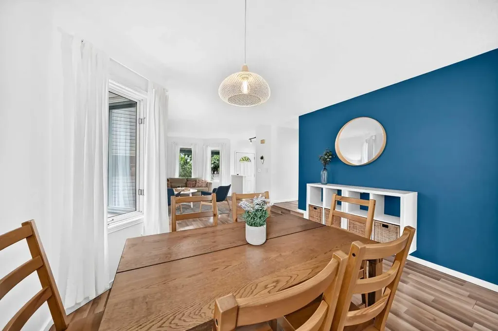 1811 24 Avenue NW Calgary AB T2M 1Z3