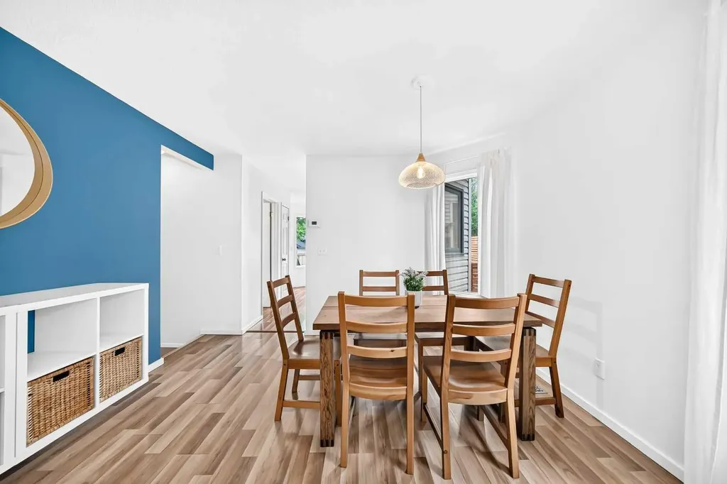 1811 24 Avenue NW Calgary AB T2M 1Z3