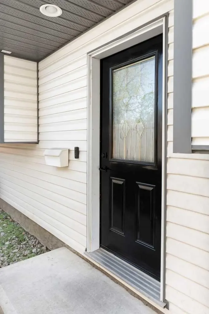 541E Allowance Avenue SE Medicine Hat AB T1A3E5
