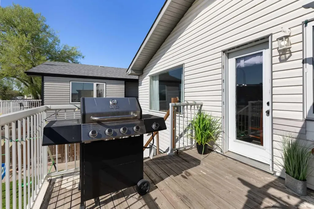 541E Allowance Avenue SE Medicine Hat AB T1A3E5