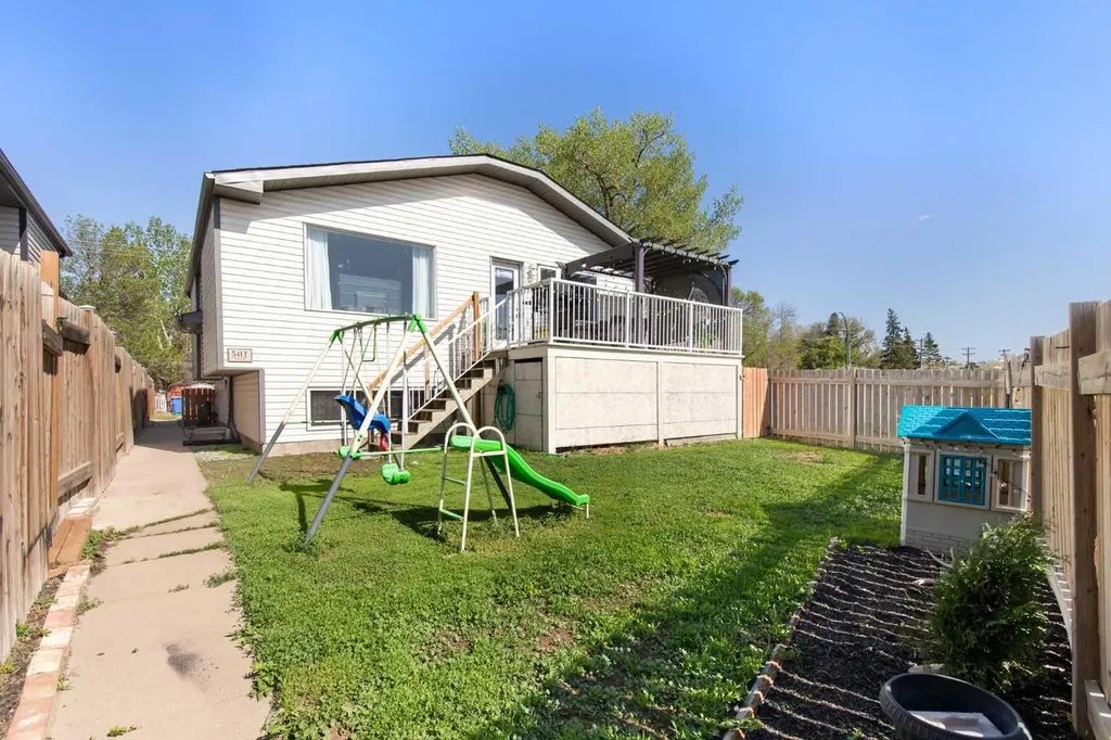 541E Allowance Avenue SE Medicine Hat AB T1A3E5