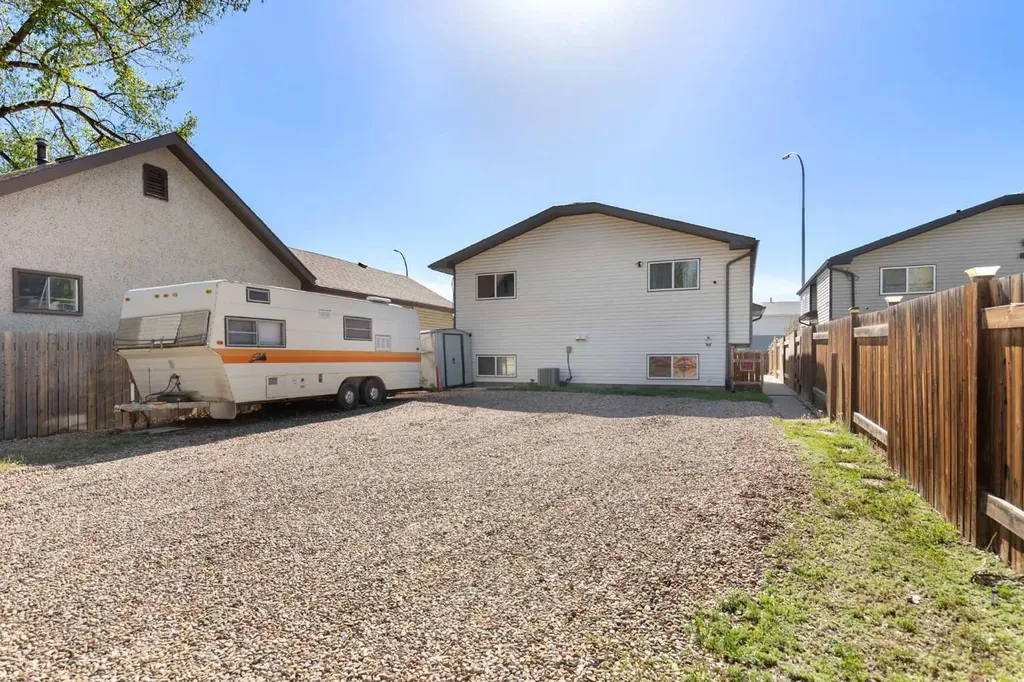541E Allowance Avenue SE Medicine Hat AB T1A3E5