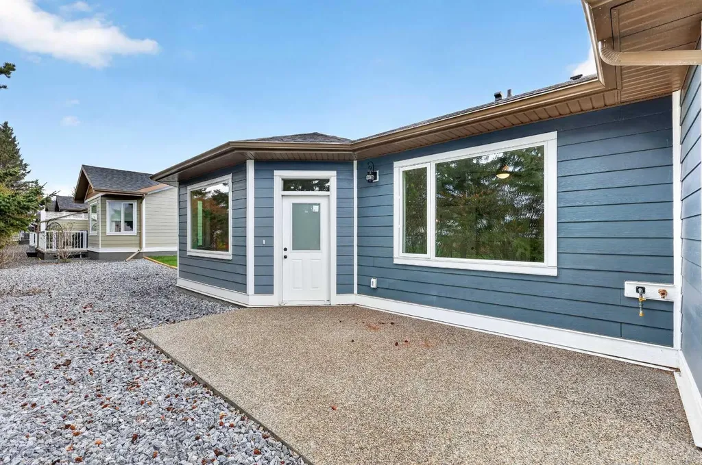 610 4 Avenue SW Sundre AB T0M1X0