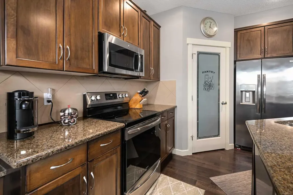 124 Evergreen Circle SW Calgary AB T2Y 0C1