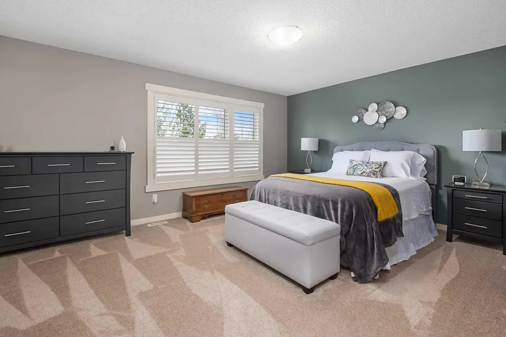 124 Evergreen Circle SW Calgary AB T2Y 0C1