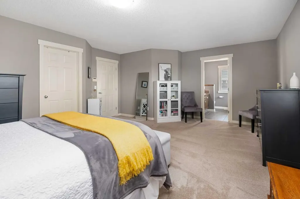 124 Evergreen Circle SW Calgary AB T2Y 0C1