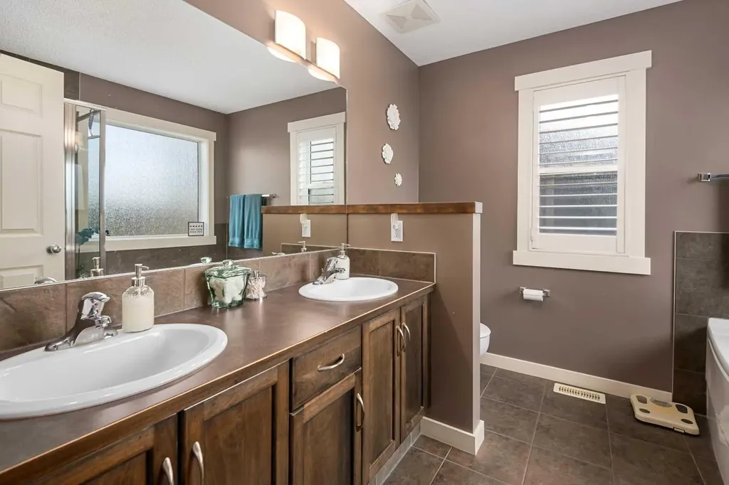 124 Evergreen Circle SW Calgary AB T2Y 0C1
