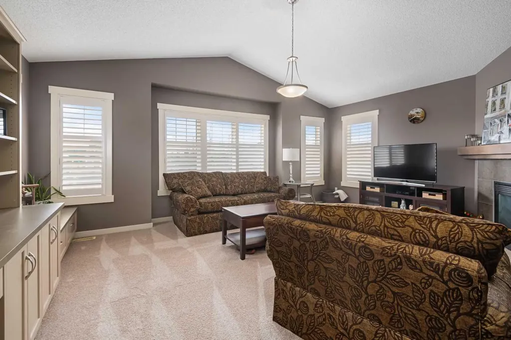 124 Evergreen Circle SW Calgary AB T2Y 0C1