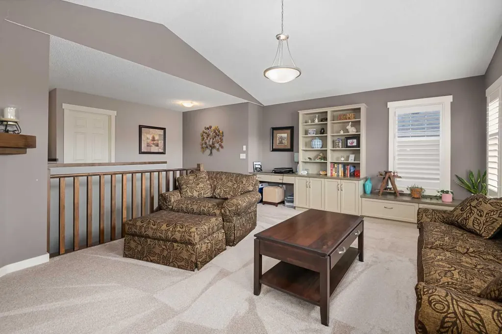 124 Evergreen Circle SW Calgary AB T2Y 0C1