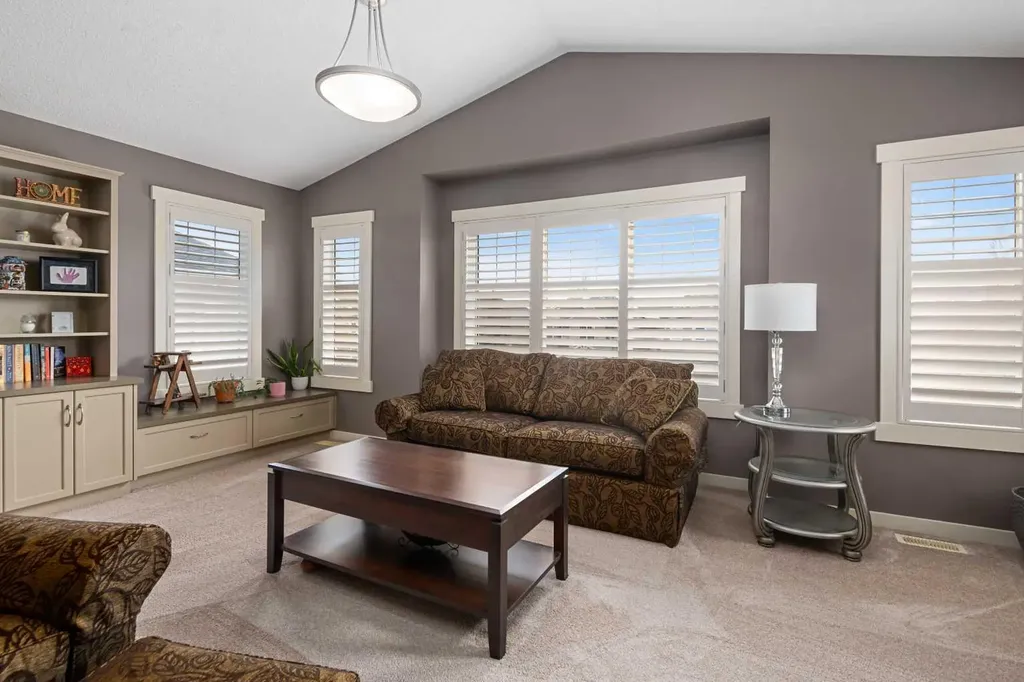 124 Evergreen Circle SW Calgary AB T2Y 0C1