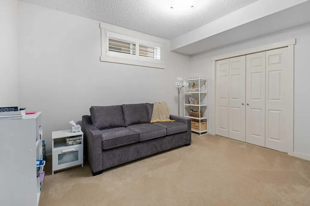 124 Evergreen Circle SW Calgary AB T2Y 0C1