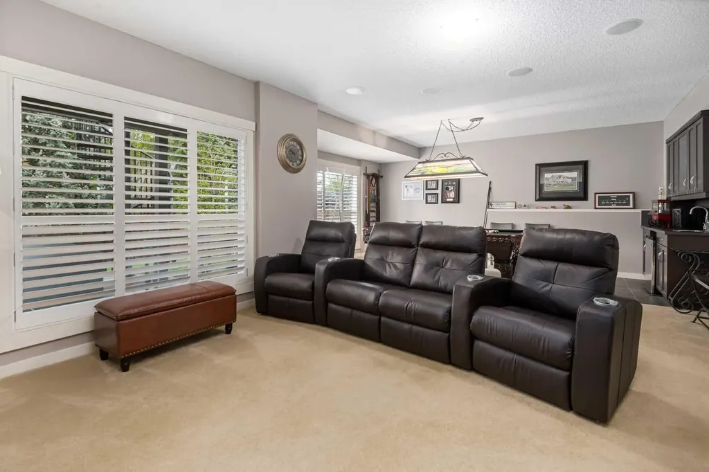 124 Evergreen Circle SW Calgary AB T2Y 0C1