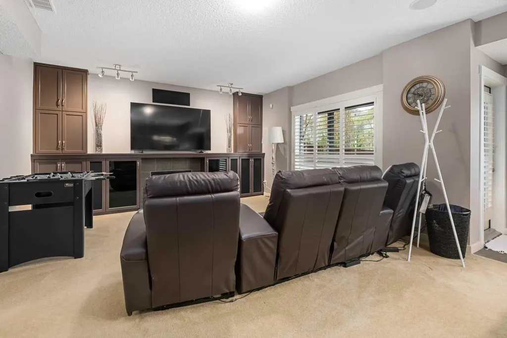 124 Evergreen Circle SW Calgary AB T2Y 0C1