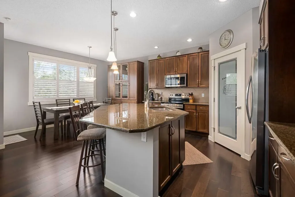 124 Evergreen Circle SW Calgary AB T2Y 0C1