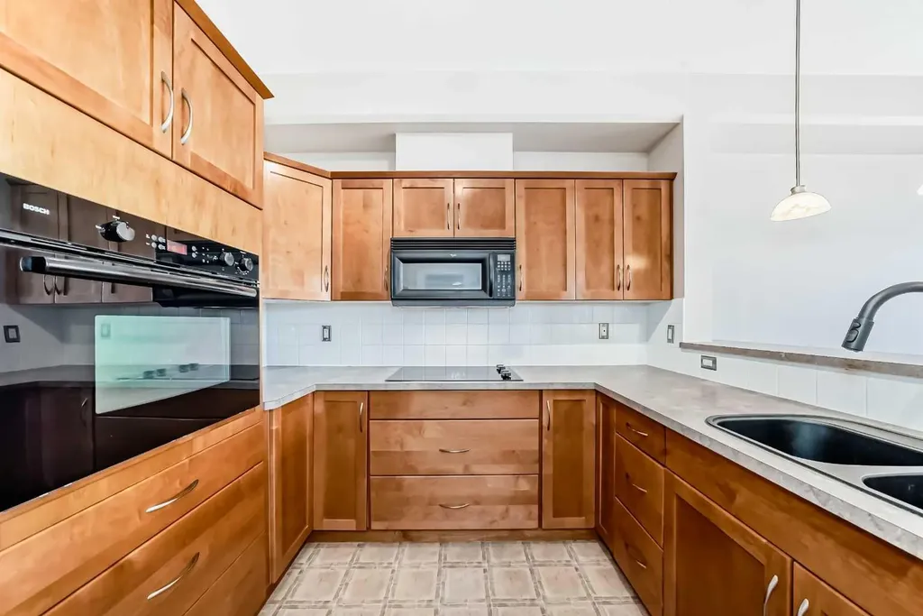 3111 34 Avenue NW Calgary AB T3R 1X8
