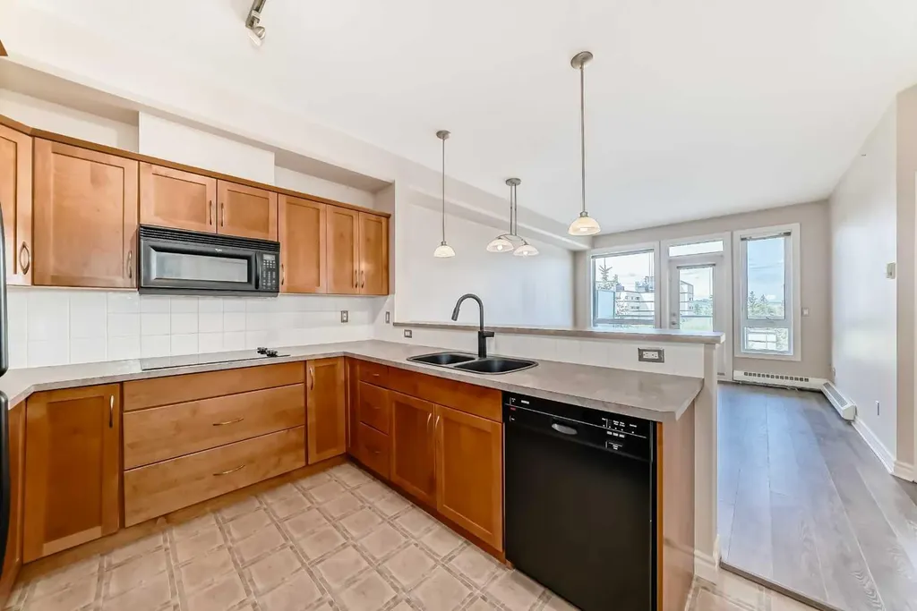 3111 34 Avenue NW Calgary AB T3R 1X8