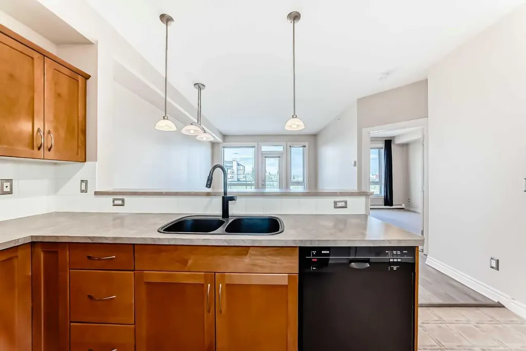 3111 34 Avenue NW Calgary AB T3R 1X8