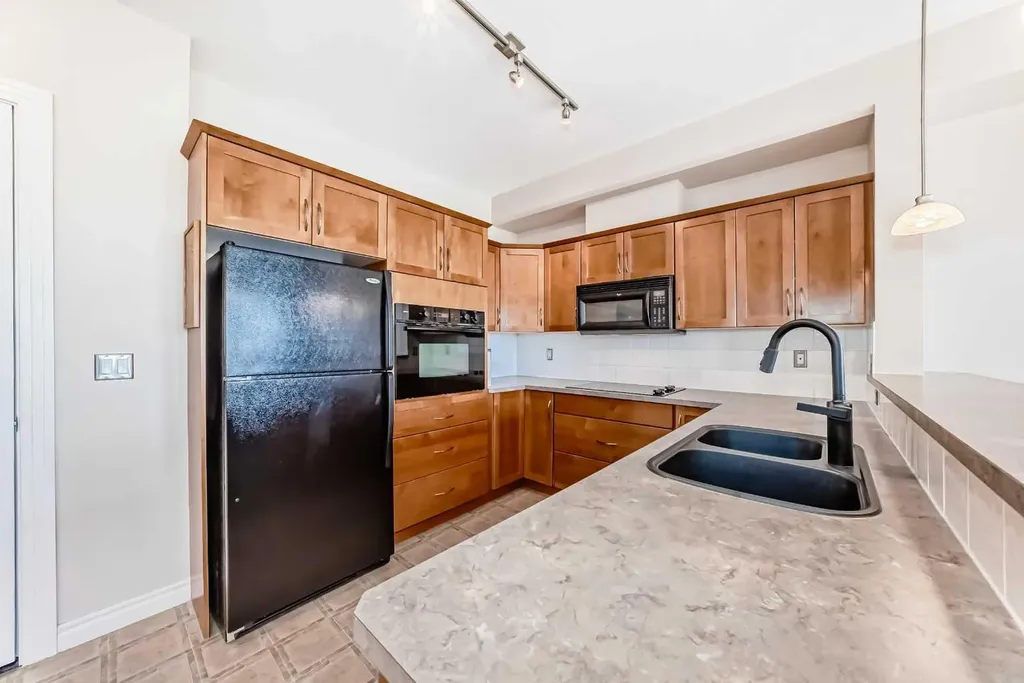 3111 34 Avenue NW Calgary AB T3R 1X8