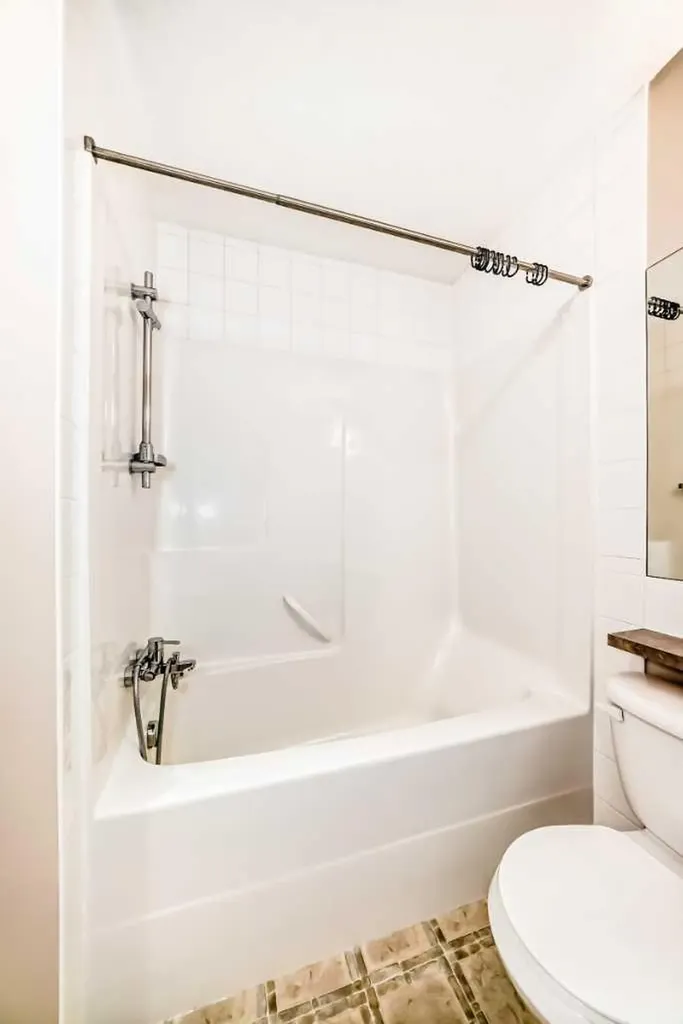 3111 34 Avenue NW Calgary AB T3R 1X8