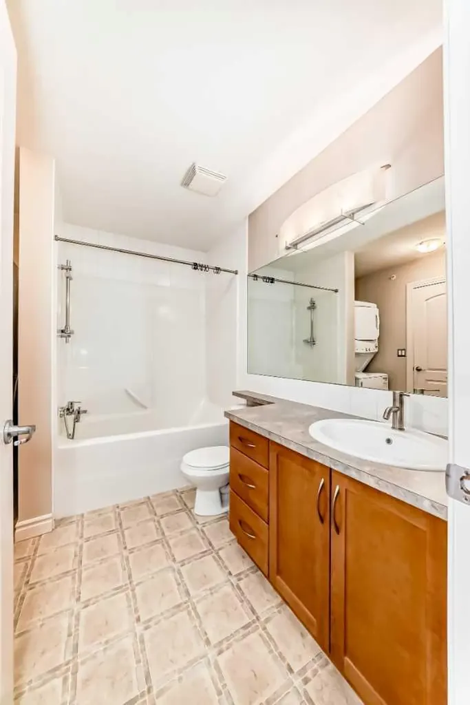 3111 34 Avenue NW Calgary AB T3R 1X8