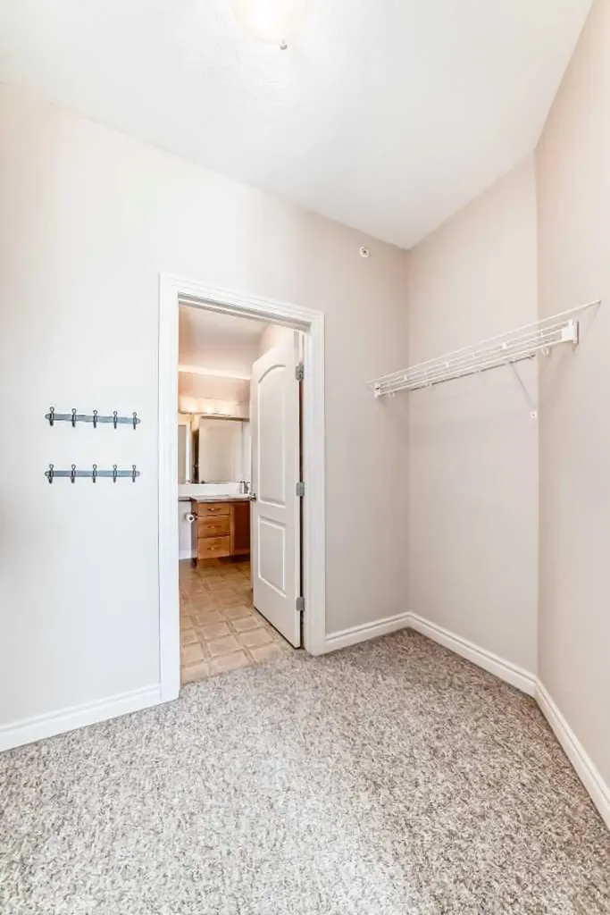 3111 34 Avenue NW Calgary AB T3R 1X8