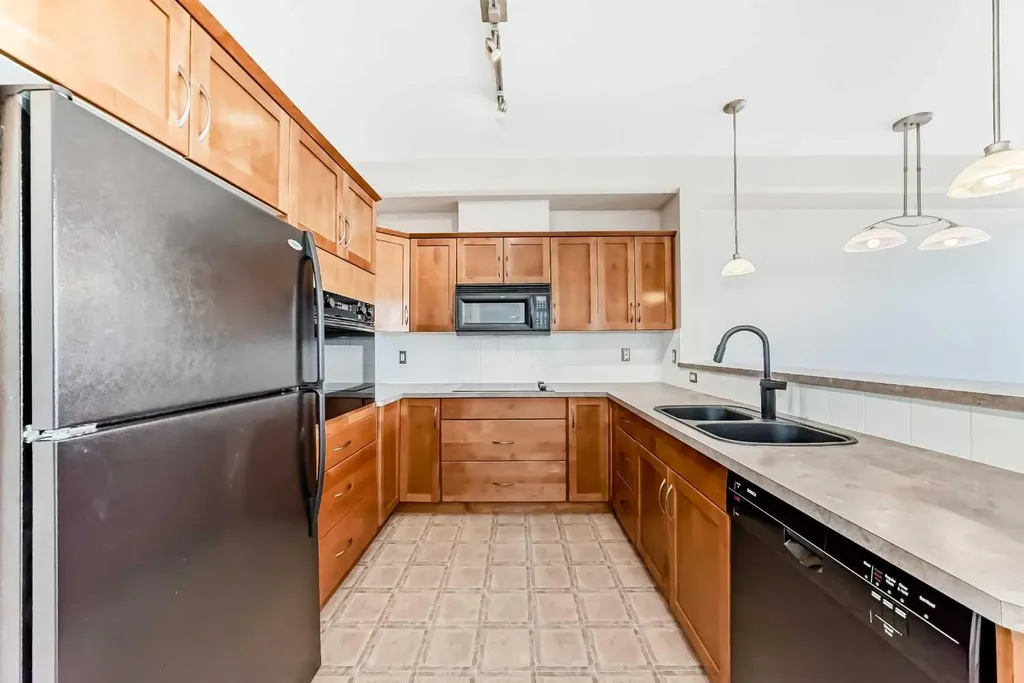 3111 34 Avenue NW Calgary AB T3R 1X8