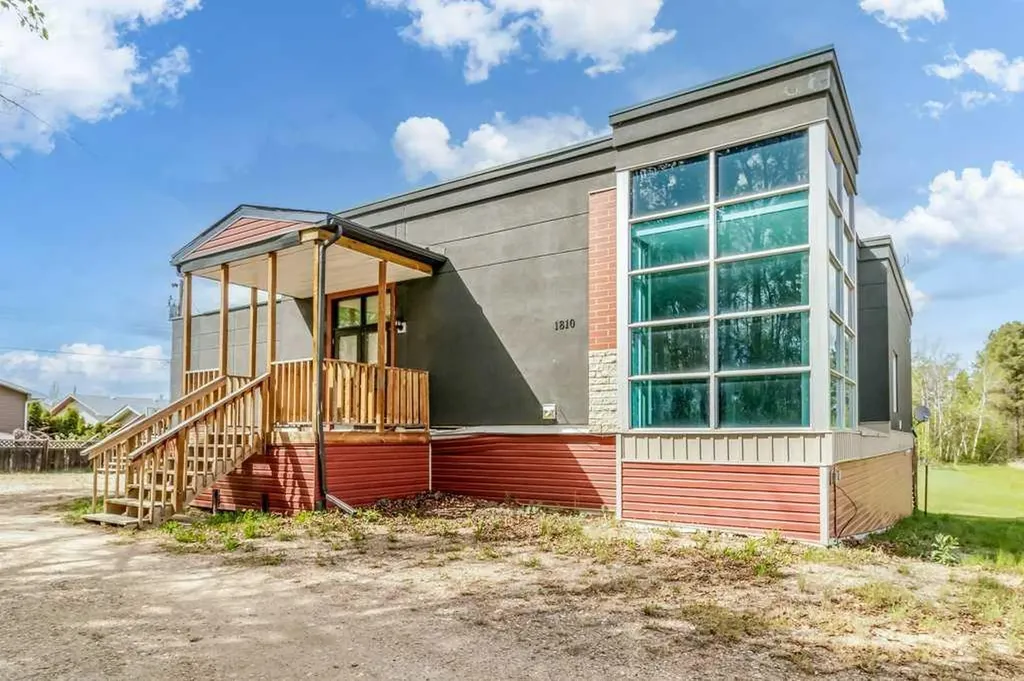 1810 25 Avenue Delburne AB T0M 0V0