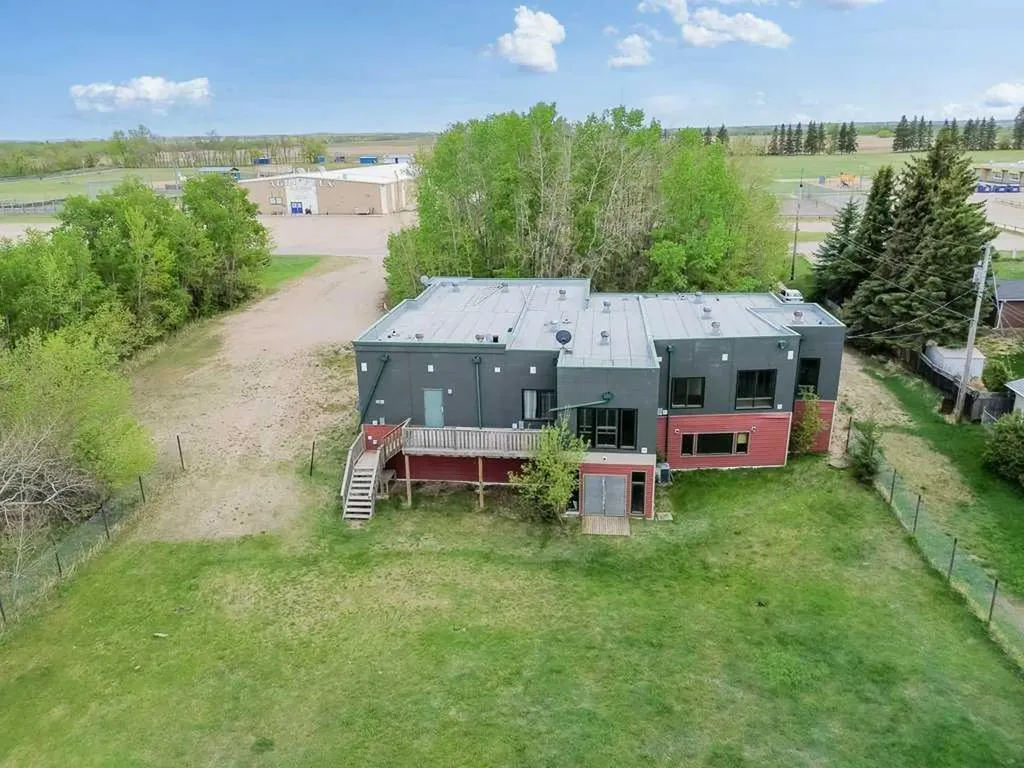 1810 25 Avenue Delburne AB T0M 0V0