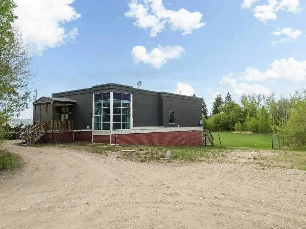 1810 25 Avenue Delburne AB T0M 0V0
