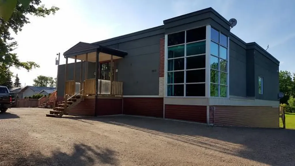 1810 25 Avenue Delburne AB T0M 0V0