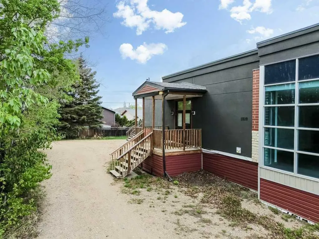 1810 25 Avenue Delburne AB T0M 0V0
