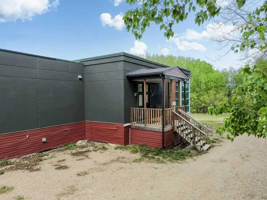 1810 25 Avenue Delburne AB T0M 0V0