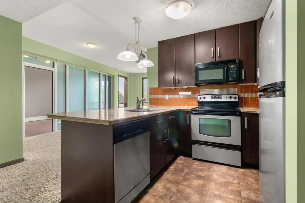 1810 25 Avenue Delburne AB T0M 0V0