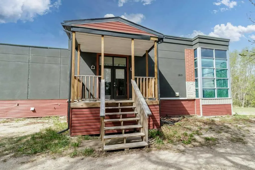 1810 25 Avenue Delburne AB T0M 0V0
